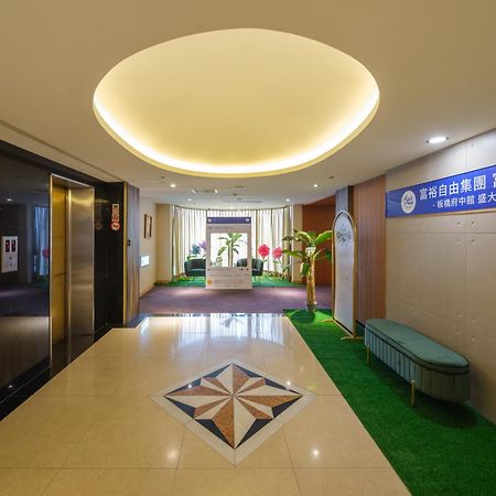טאיפיי Rich & Free Hotel - Fuzhong 富逸旅趣-板橋府中館 מראה חיצוני תמונה