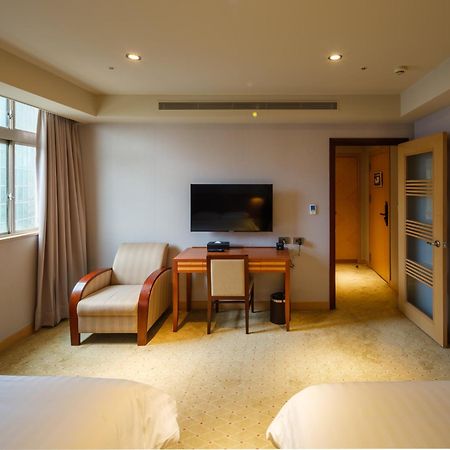 טאיפיי Rich & Free Hotel - Fuzhong 富逸旅趣-板橋府中館 מראה חיצוני תמונה