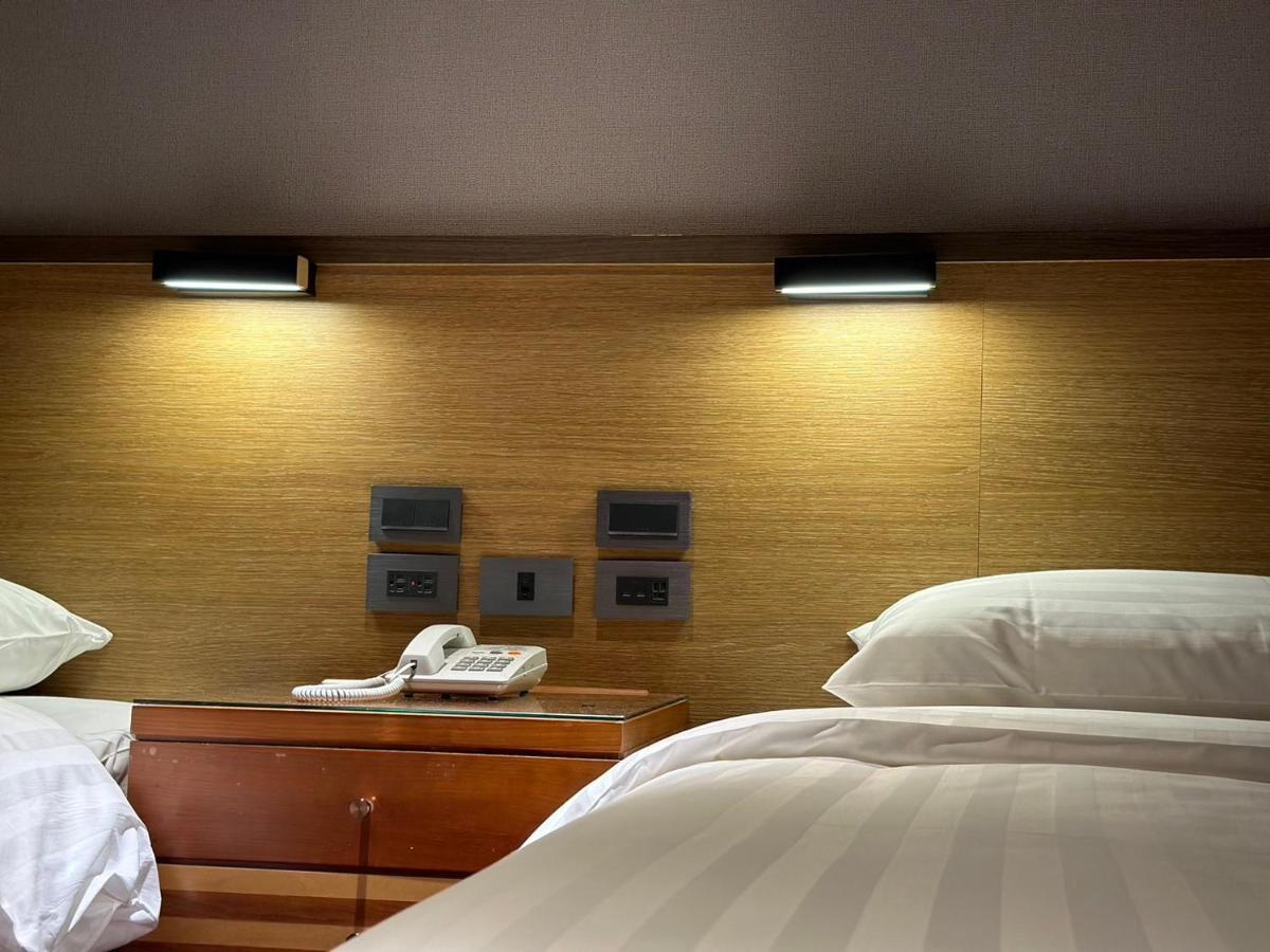 טאיפיי Rich & Free Hotel - Fuzhong 富逸旅趣-板橋府中館 מראה חיצוני תמונה