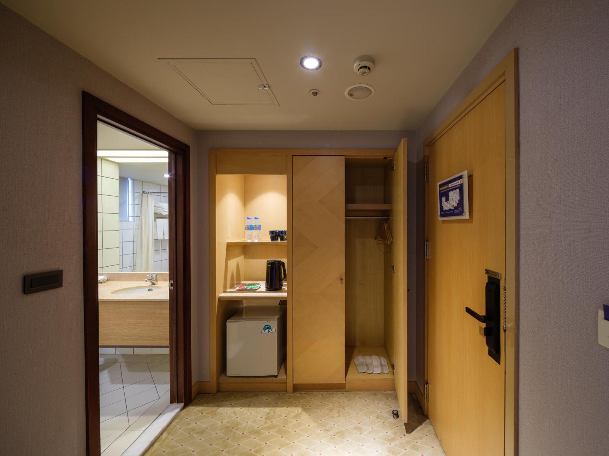טאיפיי Rich & Free Hotel - Fuzhong 富逸旅趣-板橋府中館 מראה חיצוני תמונה