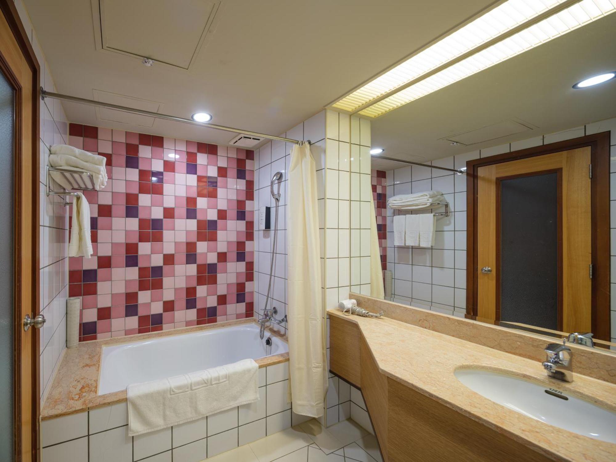 טאיפיי Rich & Free Hotel - Fuzhong 富逸旅趣-板橋府中館 מראה חיצוני תמונה