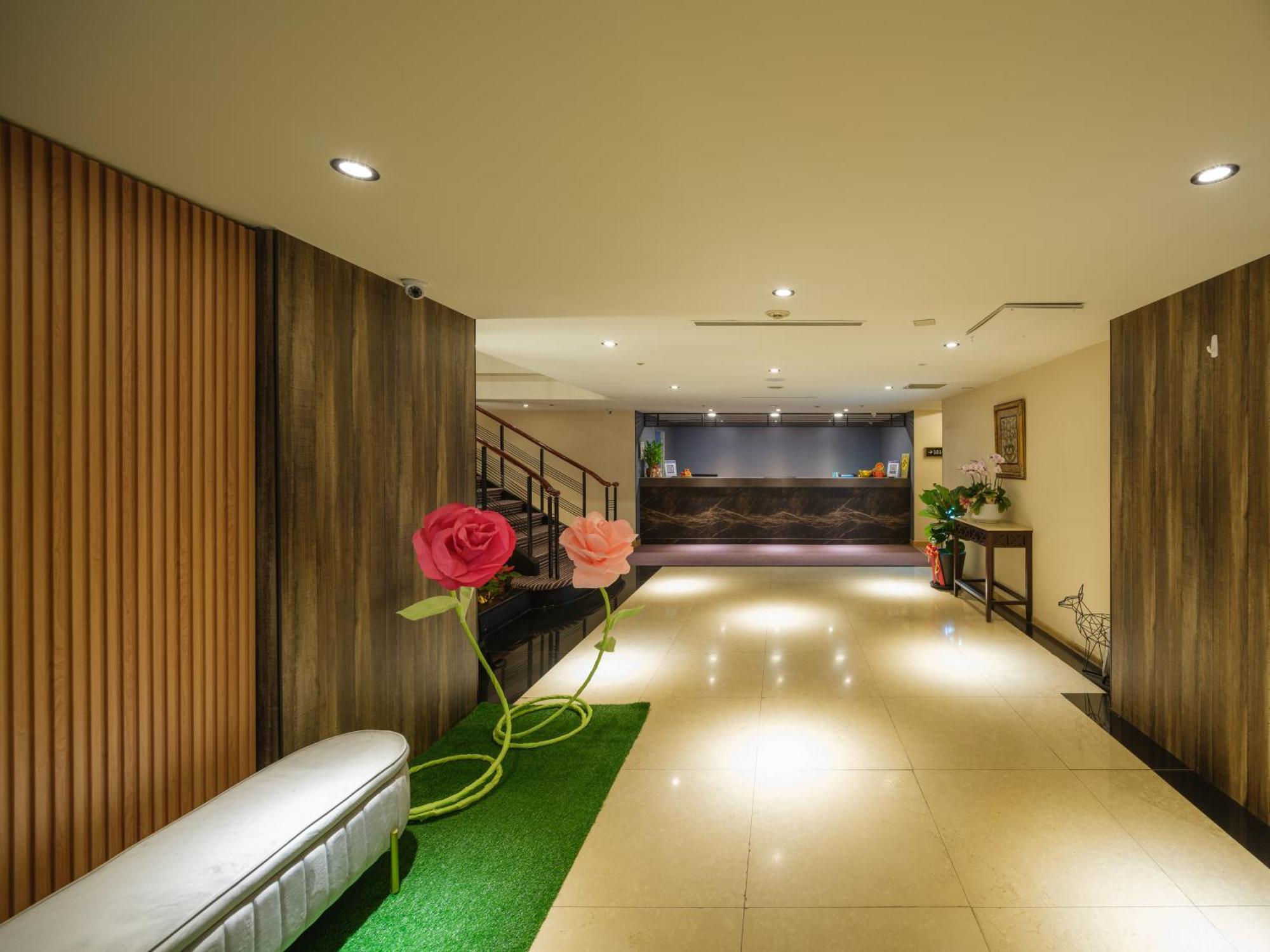 טאיפיי Rich & Free Hotel - Fuzhong 富逸旅趣-板橋府中館 מראה חיצוני תמונה