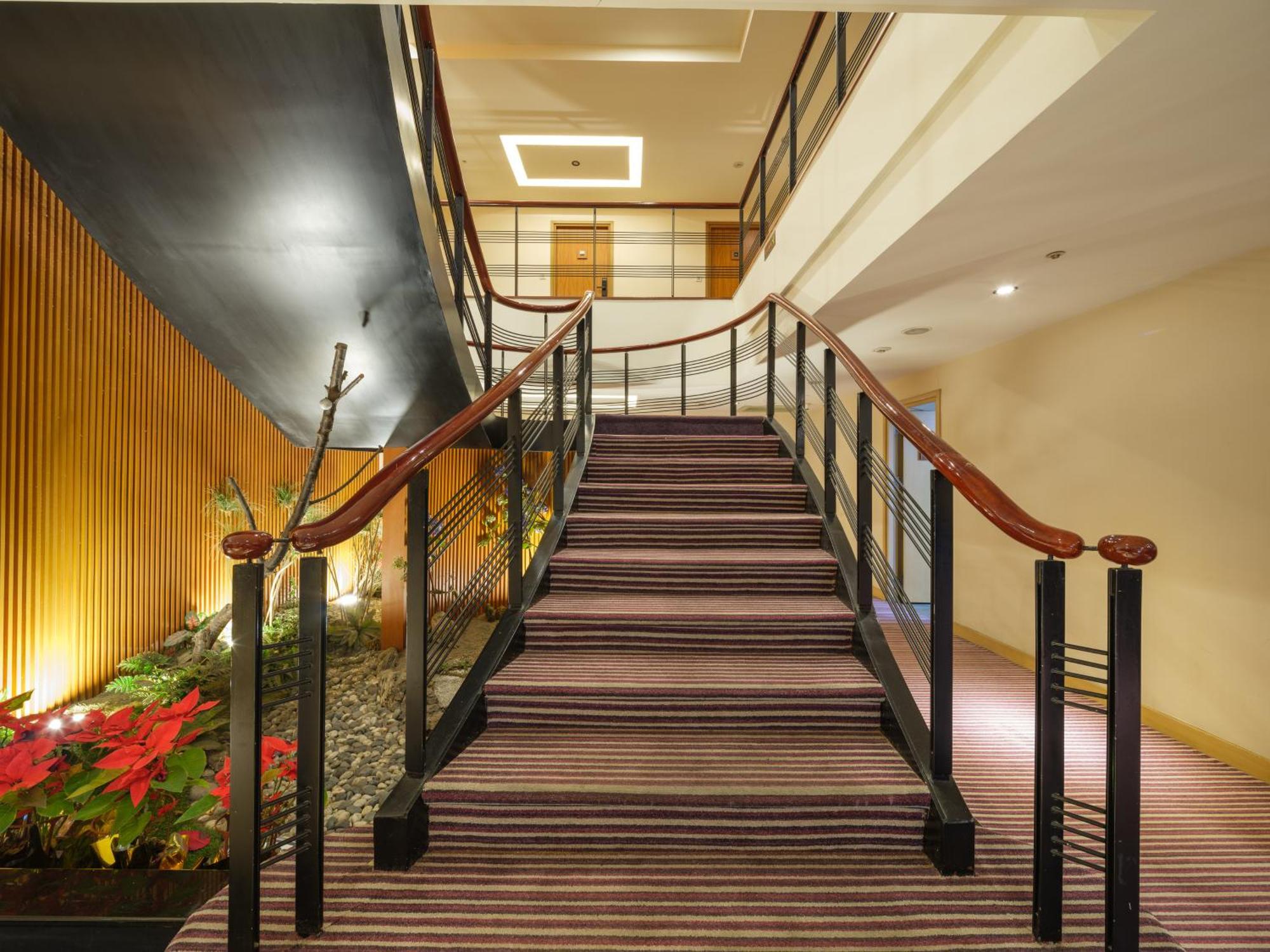 טאיפיי Rich & Free Hotel - Fuzhong 富逸旅趣-板橋府中館 מראה חיצוני תמונה
