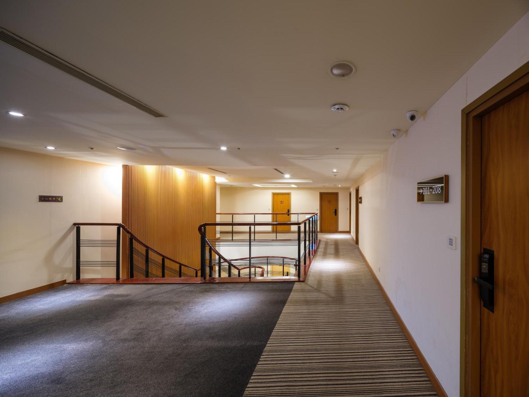 טאיפיי Rich & Free Hotel - Fuzhong 富逸旅趣-板橋府中館 מראה חיצוני תמונה