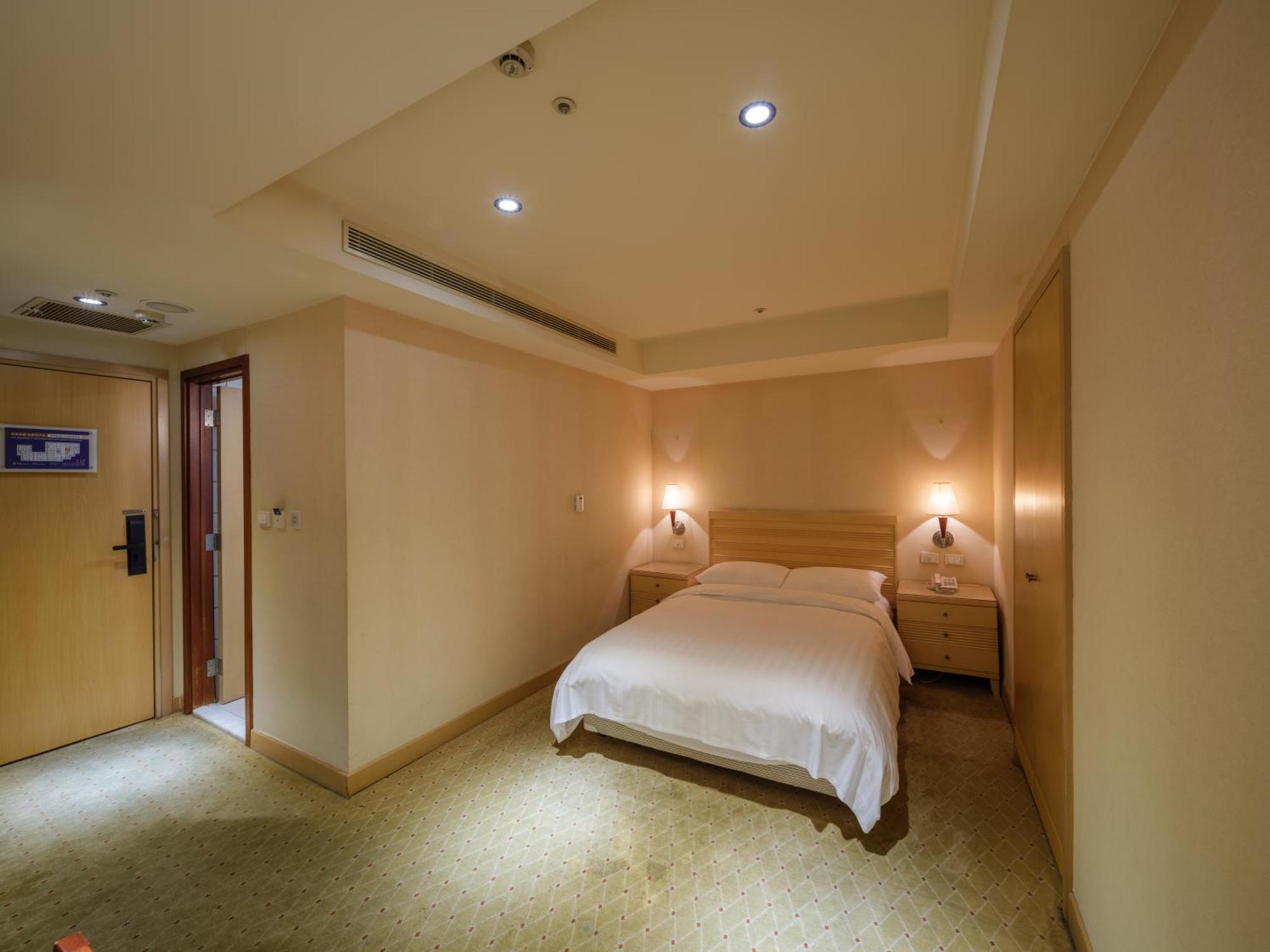 טאיפיי Rich & Free Hotel - Fuzhong 富逸旅趣-板橋府中館 מראה חיצוני תמונה