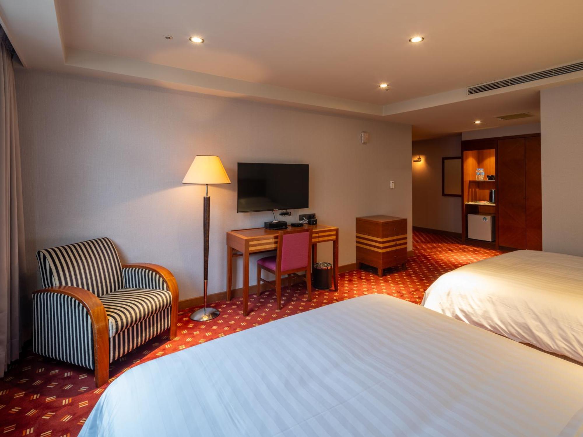 טאיפיי Rich & Free Hotel - Fuzhong 富逸旅趣-板橋府中館 מראה חיצוני תמונה