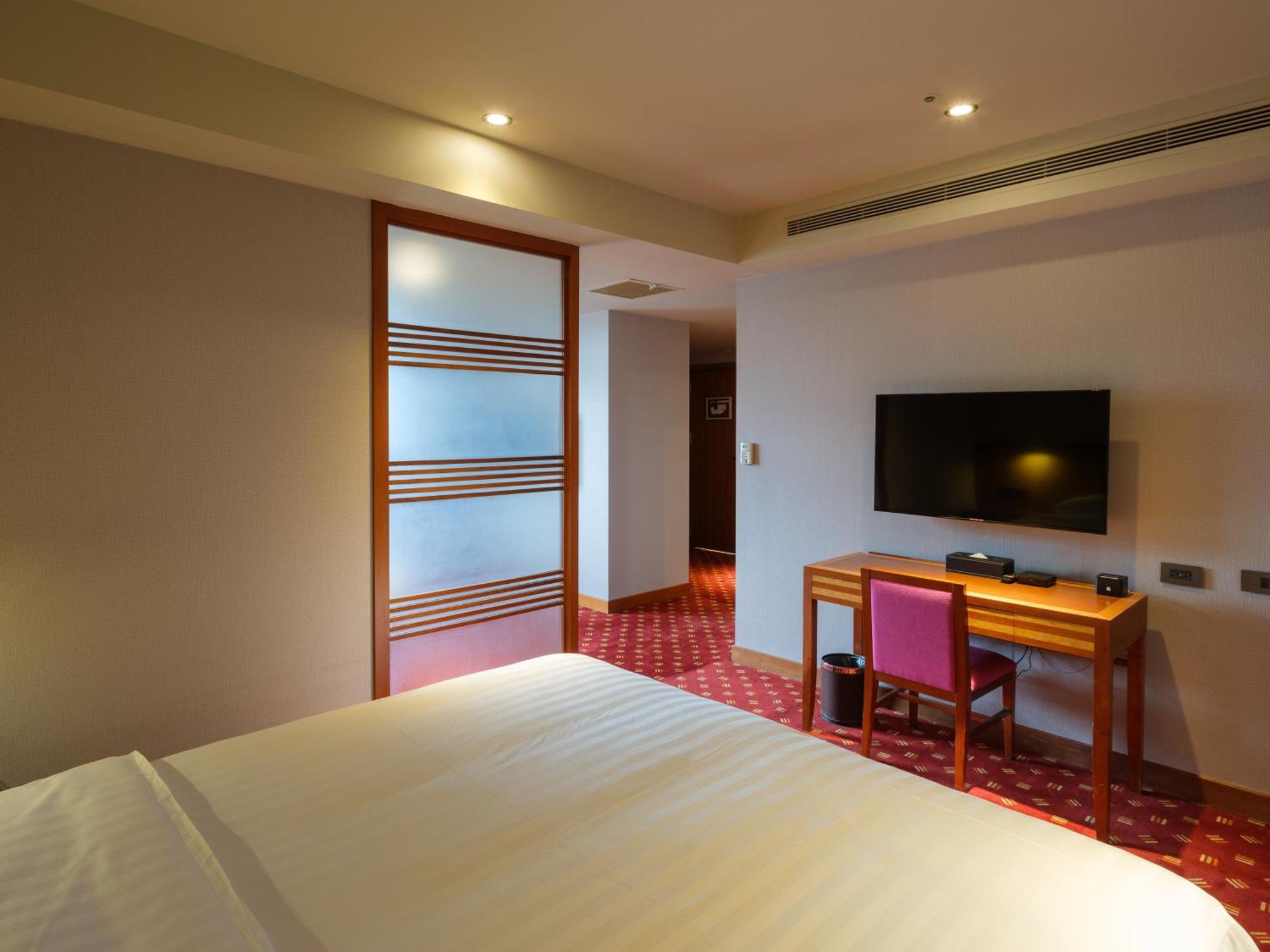 טאיפיי Rich & Free Hotel - Fuzhong 富逸旅趣-板橋府中館 מראה חיצוני תמונה